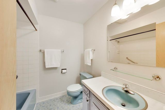 803 E Valley Lane, Arlington Heights, IL 60004
