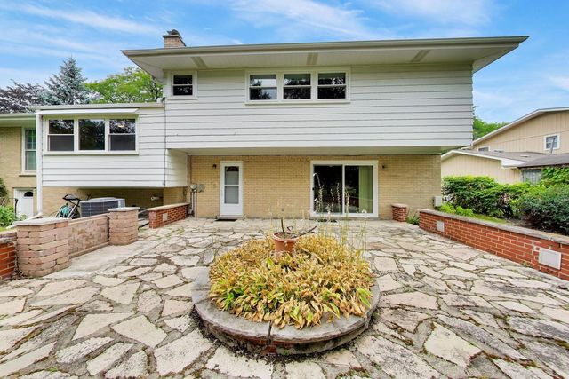 803 E Valley Lane, Arlington Heights, IL 60004