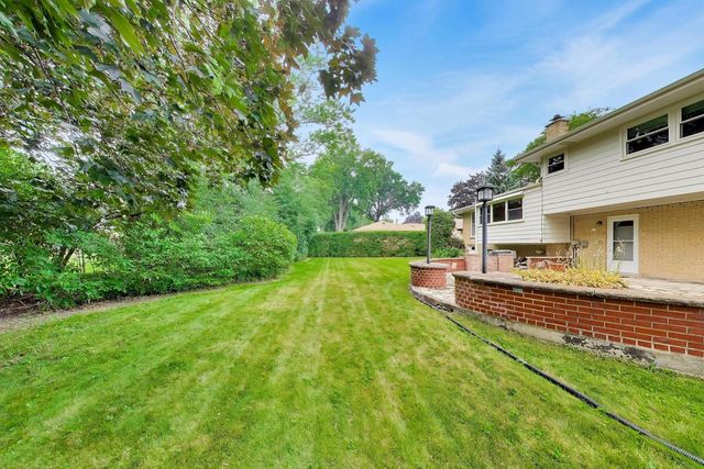 803 E Valley Lane, Arlington Heights, IL 60004