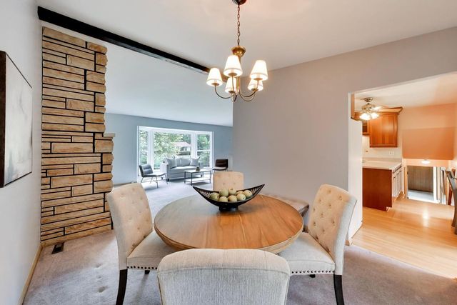 803 E Valley Lane, Arlington Heights, IL 60004