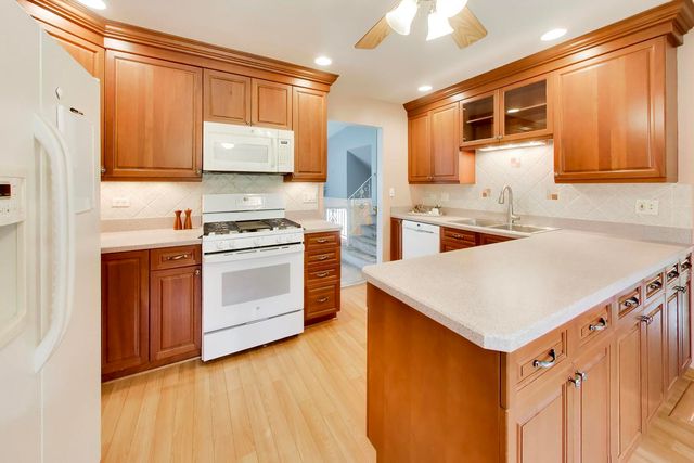 803 E Valley Lane, Arlington Heights, IL 60004