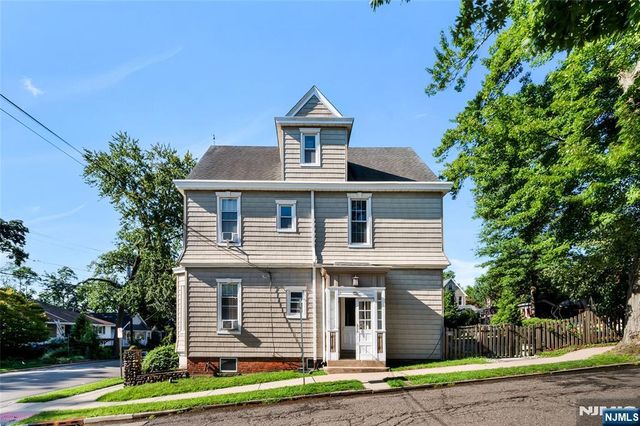 809 Park Avenue, River Edge, NJ 07661