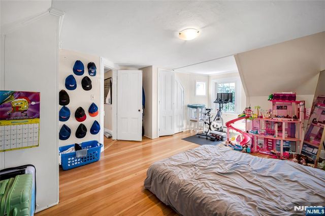 809 Park Avenue, River Edge, NJ 07661