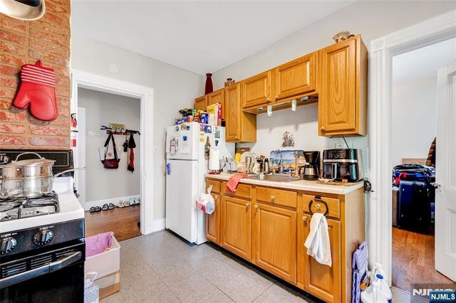 809 Park Avenue, River Edge, NJ 07661