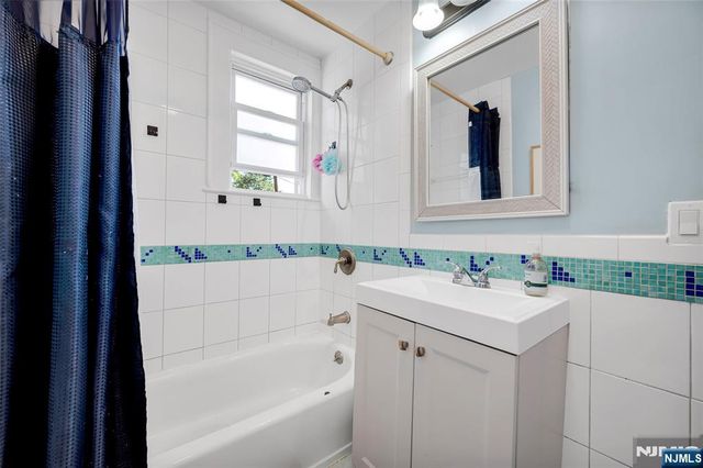 809 Park Avenue, River Edge, NJ 07661