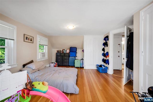 809 Park Avenue, River Edge, NJ 07661