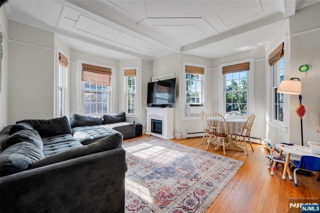 809 Park Avenue, River Edge, NJ 07661