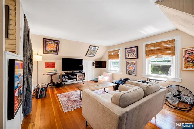 809 Park Avenue, River Edge, NJ 07661