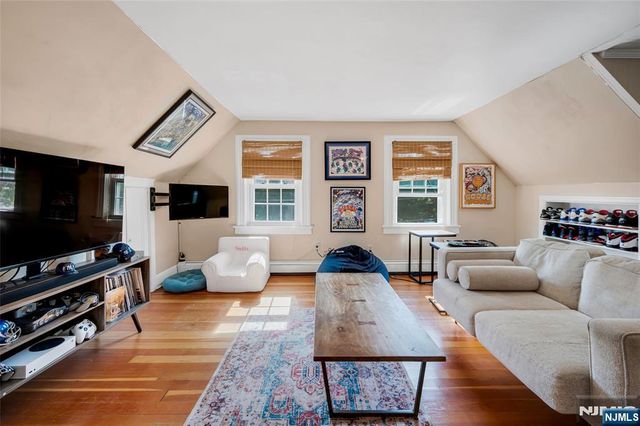 809 Park Avenue, River Edge, NJ 07661