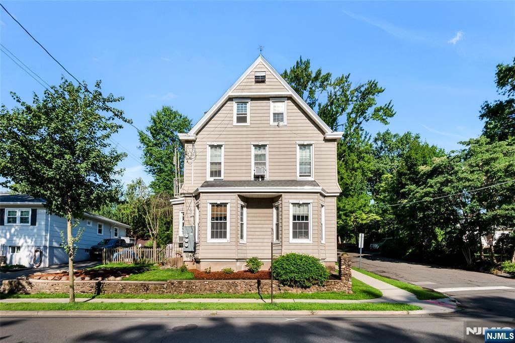 809 Park Avenue, River Edge, NJ 07661