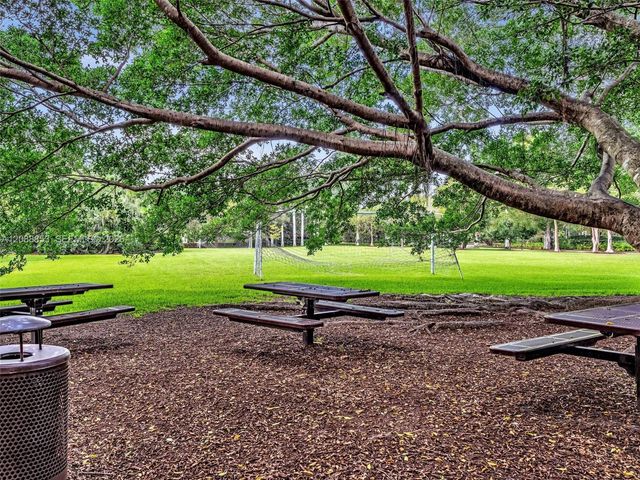 523 Stonemont Drive, Weston, FL 33326