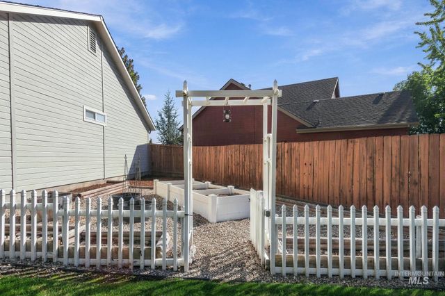 11060 W Box Canyon St, Star, ID 83669