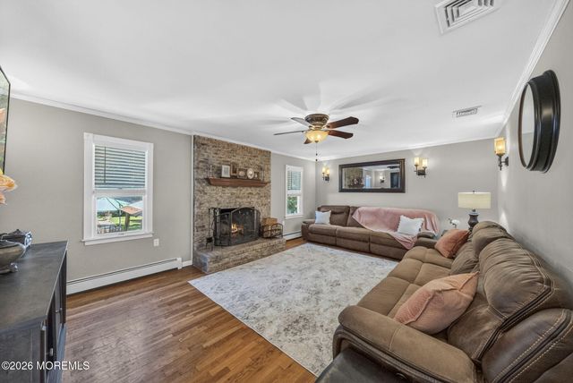4 Catlett Court, Manalapan, NJ 07726