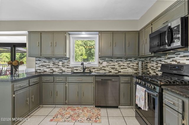 4 Catlett Court, Manalapan, NJ 07726