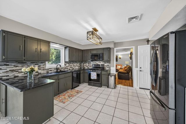 4 Catlett Court, Manalapan, NJ 07726