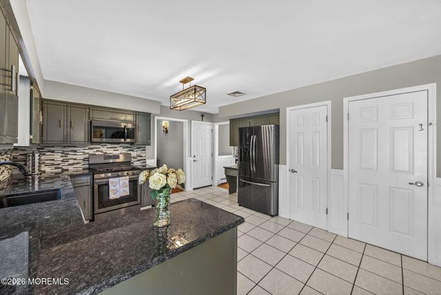 4 Catlett Court, Manalapan, NJ 07726