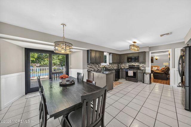 4 Catlett Court, Manalapan, NJ 07726