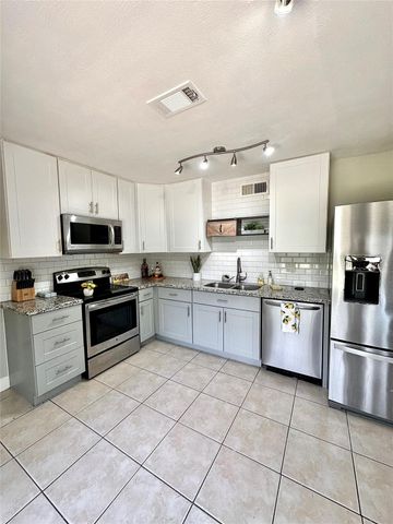 627 Stonewall Drive, Richmond, TX 77469