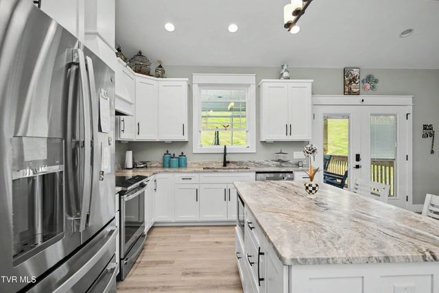 100 Hunt Road, Jonesborough, TN 37659