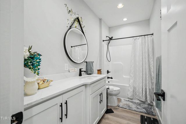 100 Hunt Road, Jonesborough, TN 37659