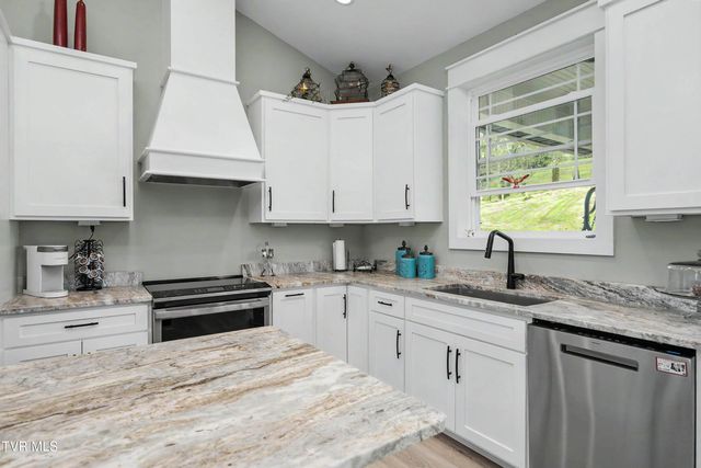 100 Hunt Road, Jonesborough, TN 37659