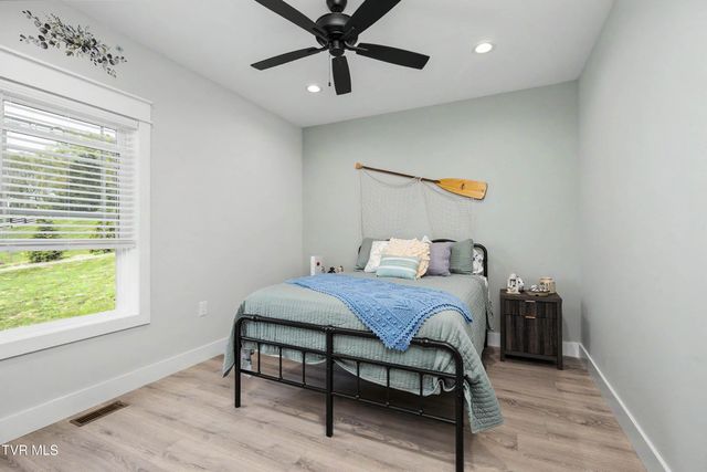 100 Hunt Road, Jonesborough, TN 37659