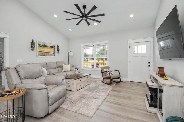 100 Hunt Road, Jonesborough, TN 37659