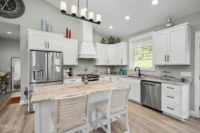 100 Hunt Road, Jonesborough, TN 37659