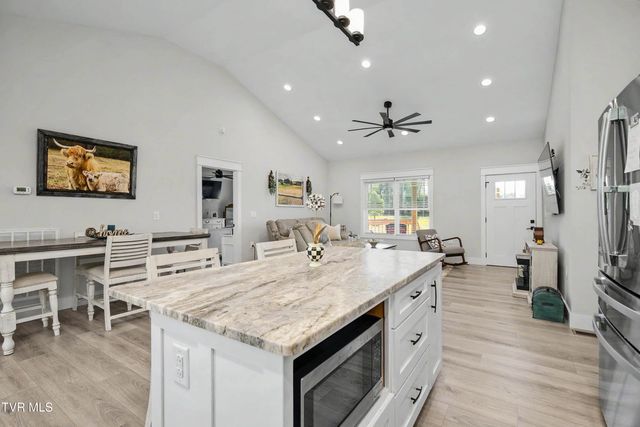 100 Hunt Road, Jonesborough, TN 37659