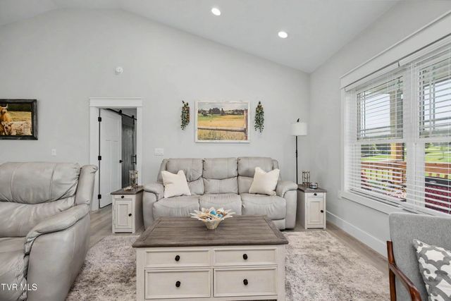 100 Hunt Road, Jonesborough, TN 37659