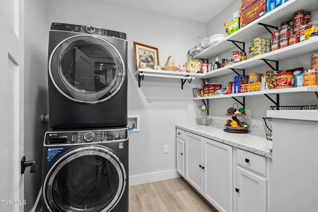 100 Hunt Road, Jonesborough, TN 37659