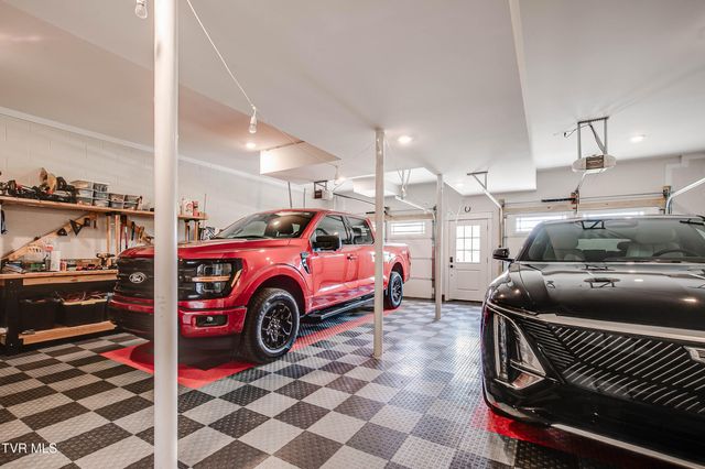 100 Hunt Road, Jonesborough, TN 37659