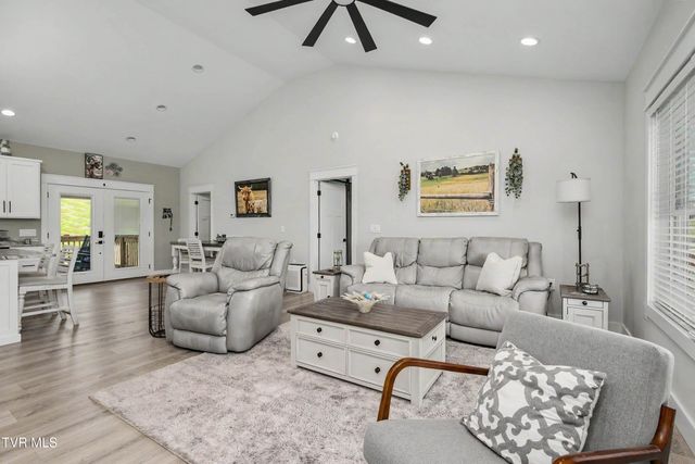 100 Hunt Road, Jonesborough, TN 37659