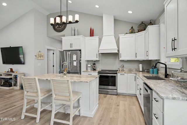 100 Hunt Road, Jonesborough, TN 37659