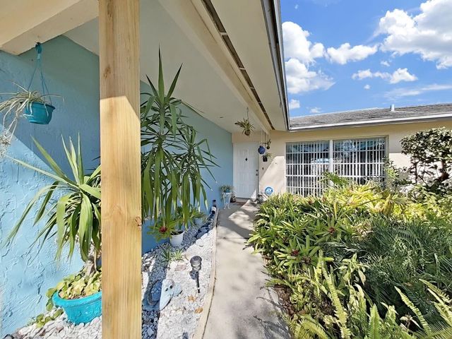 5205 RIPPLE CREEK DRIVE, Tampa, FL 33625