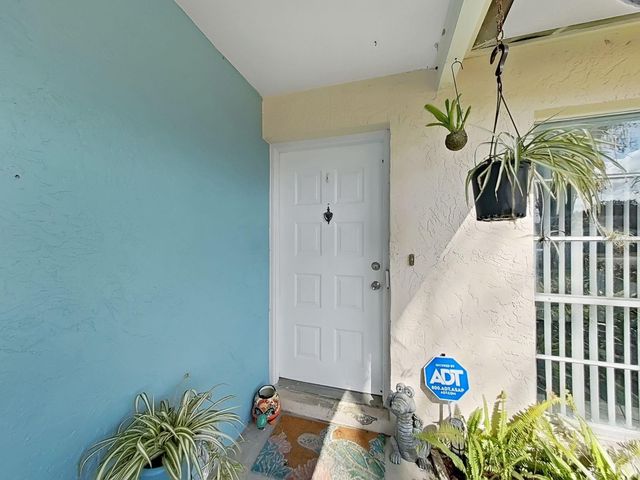 5205 RIPPLE CREEK DRIVE, Tampa, FL 33625