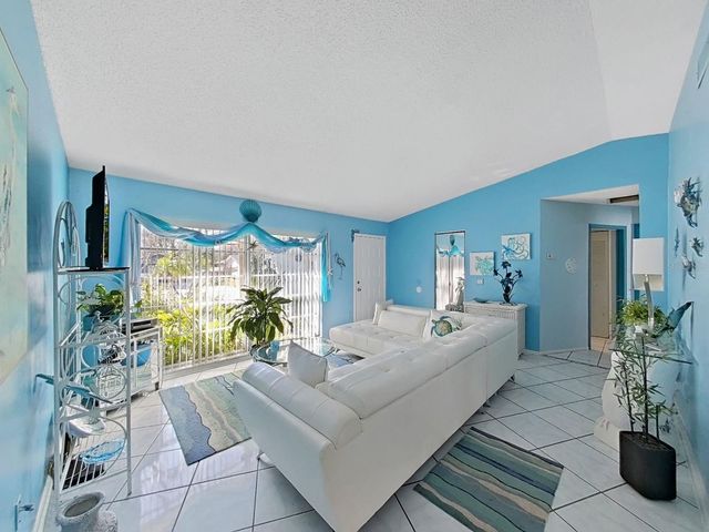 5205 RIPPLE CREEK DRIVE, Tampa, FL 33625