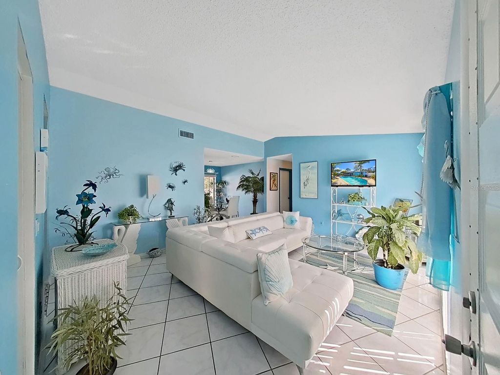 Image 12 of property listing at 5205 RIPPLE CREEK DRIVE, Tampa, FL 33625