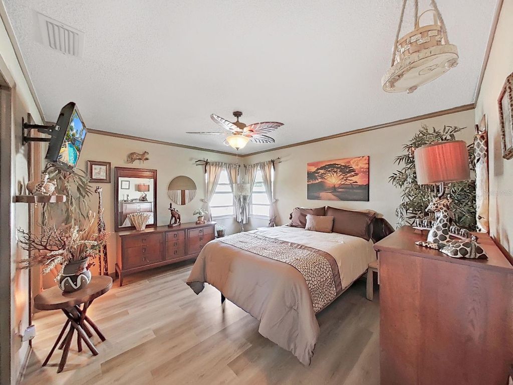 Image 22 of property listing at 5205 RIPPLE CREEK DRIVE, Tampa, FL 33625