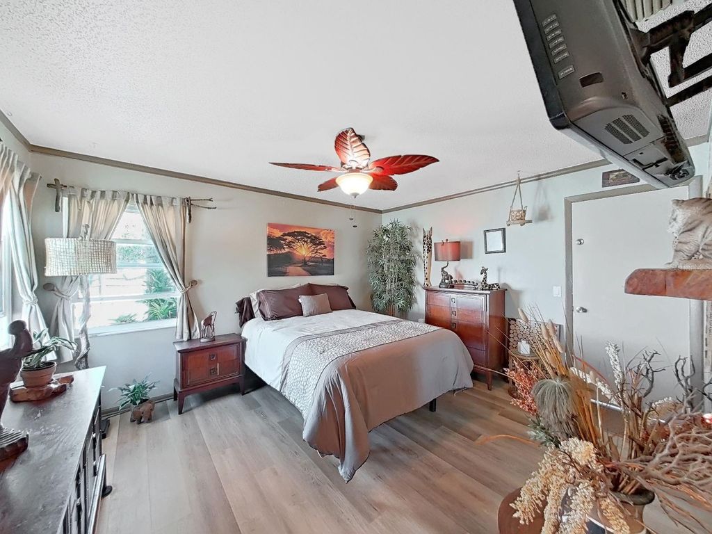 Image 23 of property listing at 5205 RIPPLE CREEK DRIVE, Tampa, FL 33625