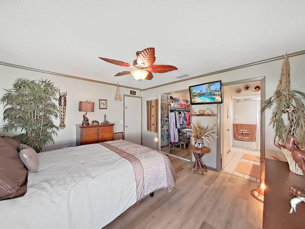 Image 24 of property listing at 5205 RIPPLE CREEK DRIVE, Tampa, FL 33625