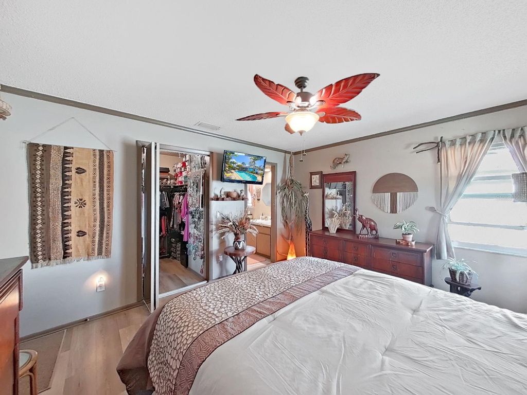 Image 25 of property listing at 5205 RIPPLE CREEK DRIVE, Tampa, FL 33625