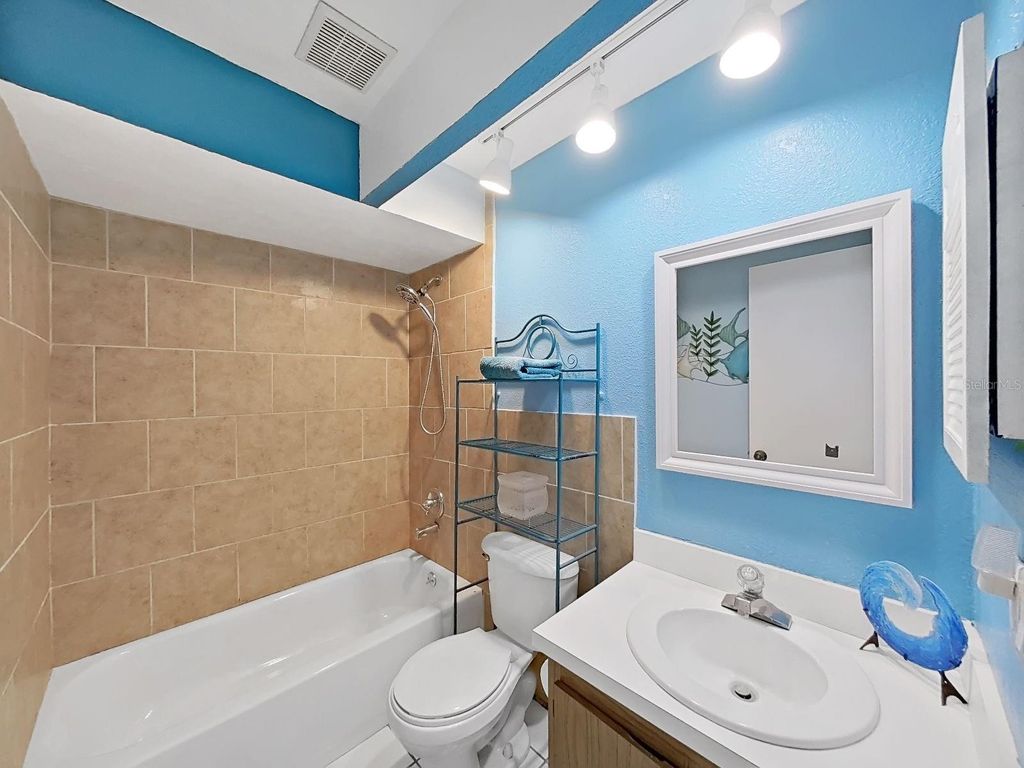 Image 32 of property listing at 5205 RIPPLE CREEK DRIVE, Tampa, FL 33625