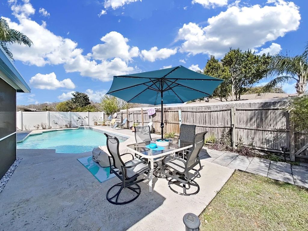 Image 37 of property listing at 5205 RIPPLE CREEK DRIVE, Tampa, FL 33625