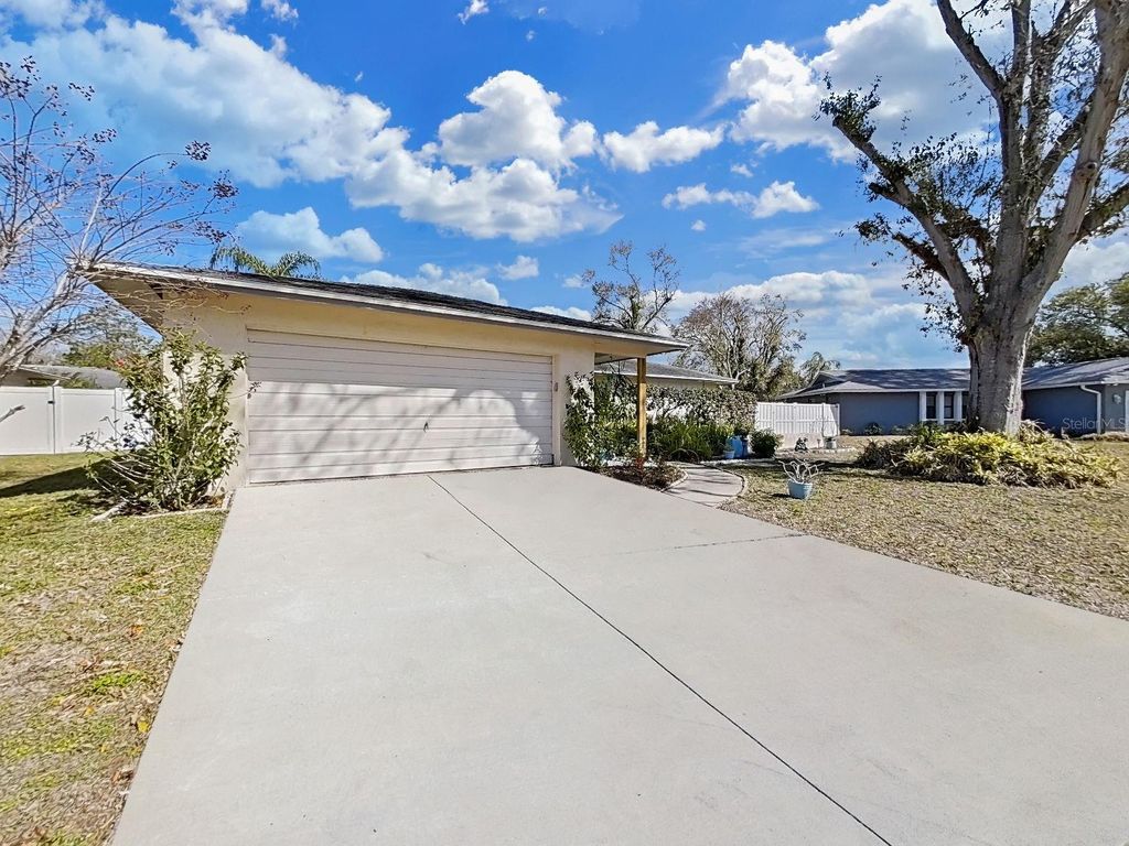 Image 49 of property listing at 5205 RIPPLE CREEK DRIVE, Tampa, FL 33625