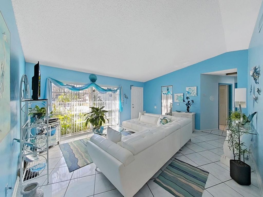 Image 9 of property listing at 5205 RIPPLE CREEK DRIVE, Tampa, FL 33625