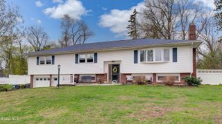 16 Vatrano Lane, Colonie, NY 12211
