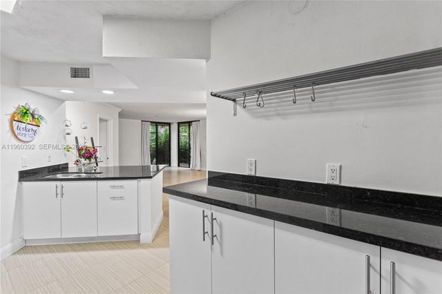 10401 W Broward Blvd 111, Plantation, FL 33324