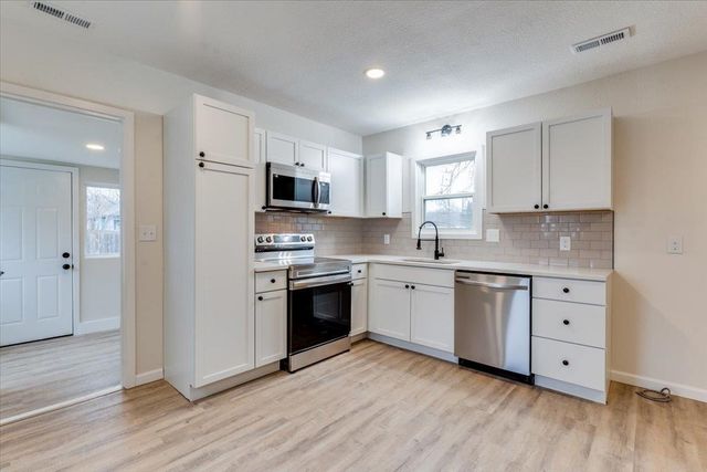 1517 S Greenwood Ave, Wichita, KS 67211