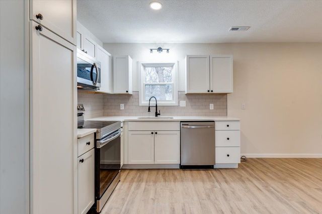 1517 S Greenwood Ave, Wichita, KS 67211